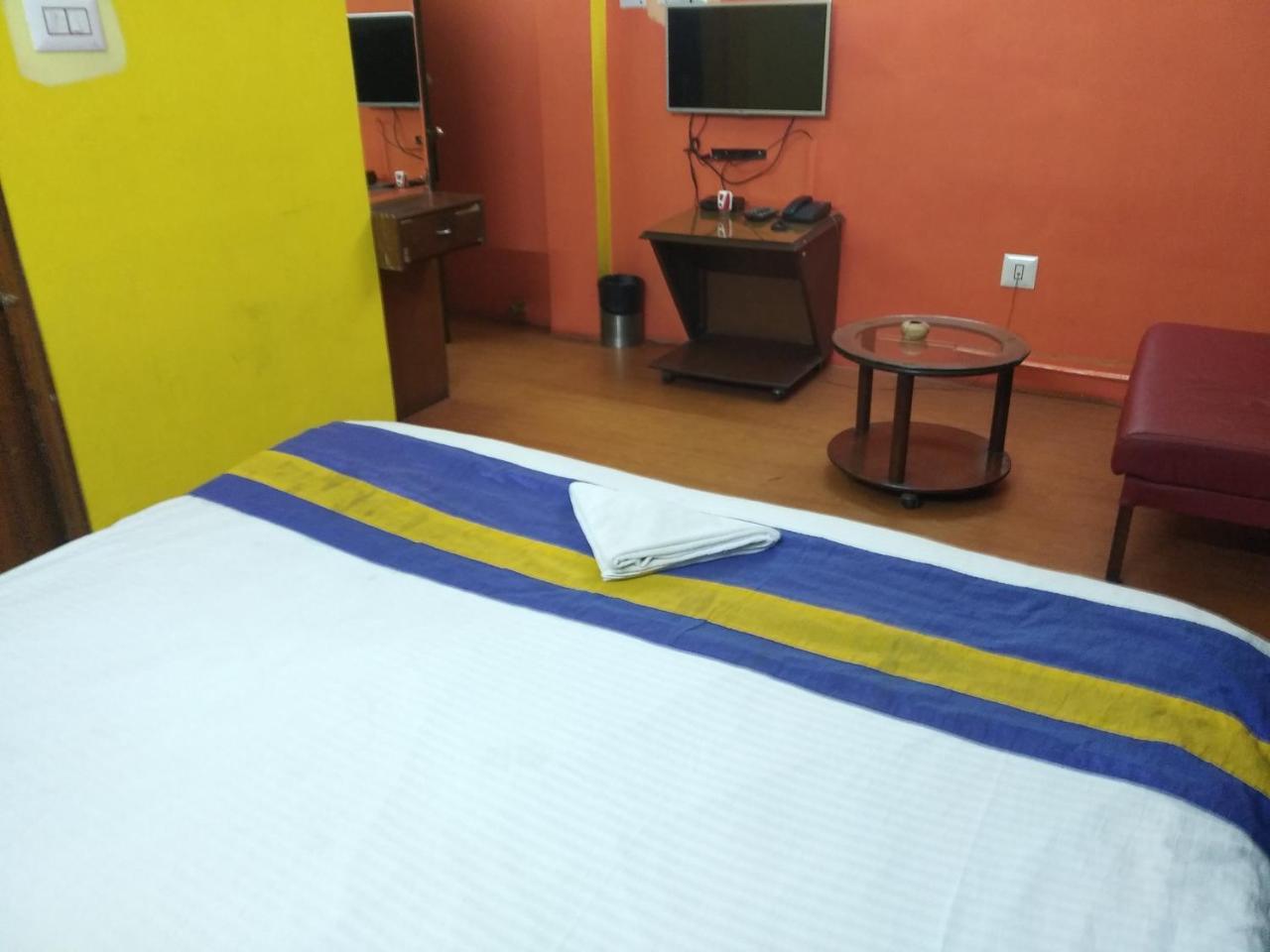 Hotel Relax Kalkutta Kültér fotó